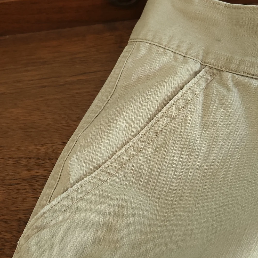 Axist Men's Sz32, Khaki Color, 2 Snap, 2 Button, 2 Front Pockets, Belt Loops - Picture 4 of 9